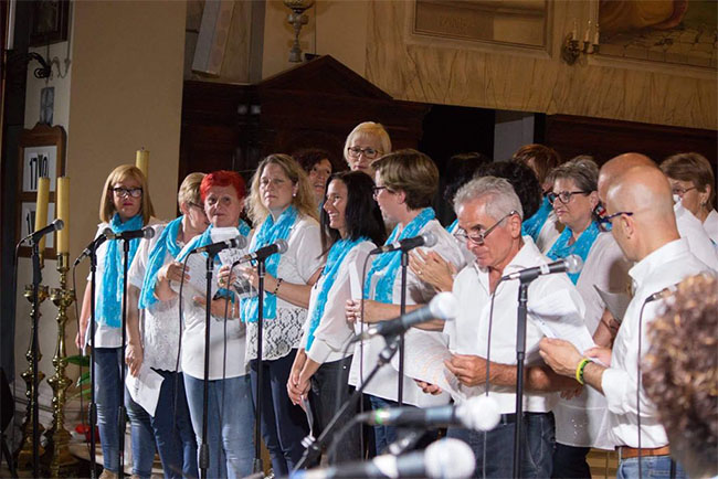 Foto del gruppo coro e chitarre della parrocchia di Salgareda
